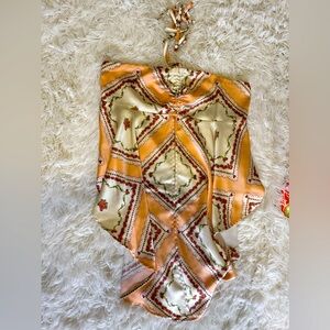 My favorite top that doesn’t fit anymore:/